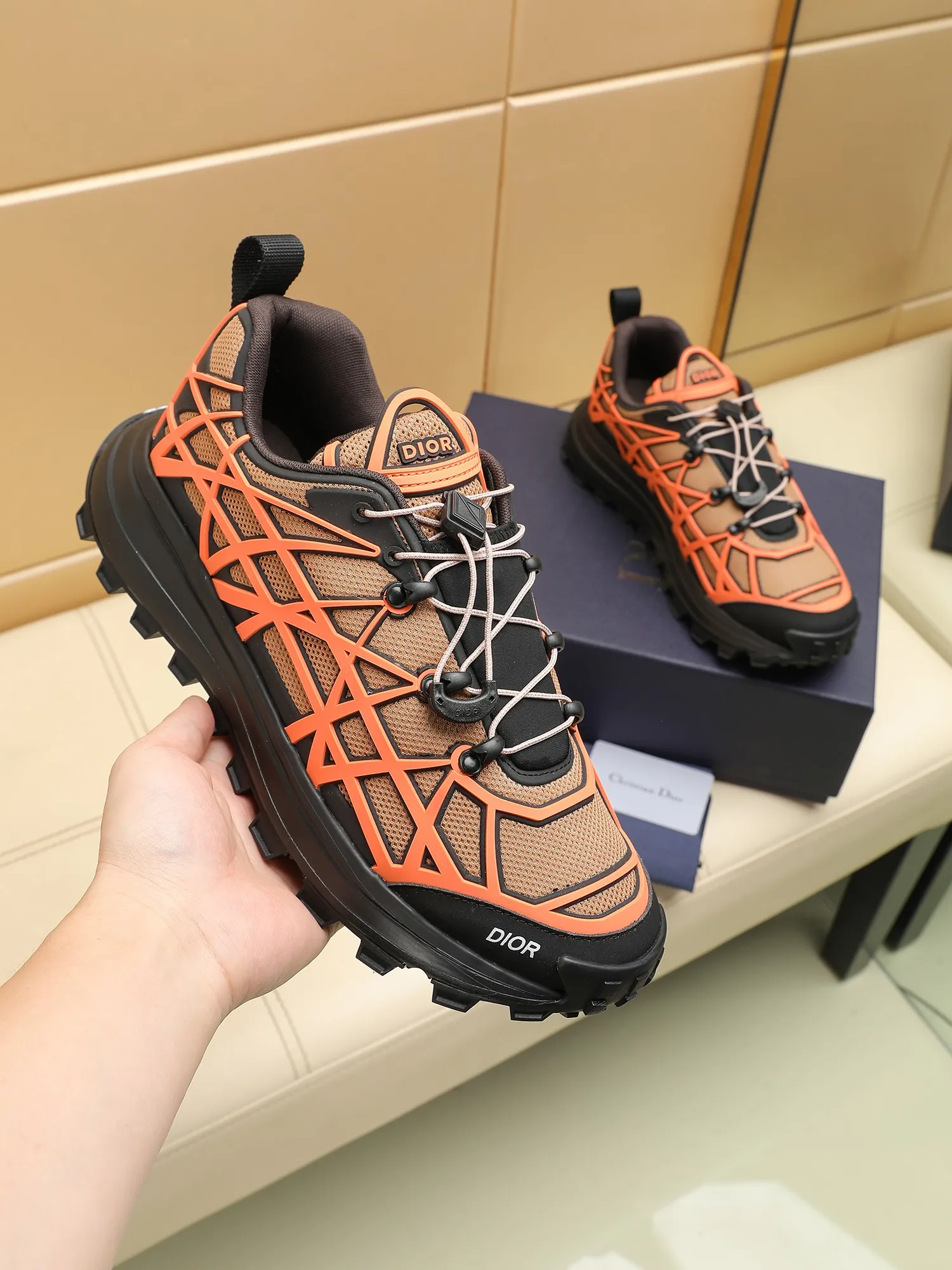 Men's Men's Shoes 💰520 [New Style] 🏍️🏍️Dior-B31 RUNNER sneakers highlight the fashionable silhouette, decorated with curved cannage pattern, reinterpreting classic patterns in a structural style, enriching Dior's 2023 summer men's wear series. Meticulously crafted using the advanced craftsmanship of hiking shoes, it blends outdoor culture with Dior heritage. Code number 38-45, multiple colors available, 38-44 (45 can be customized